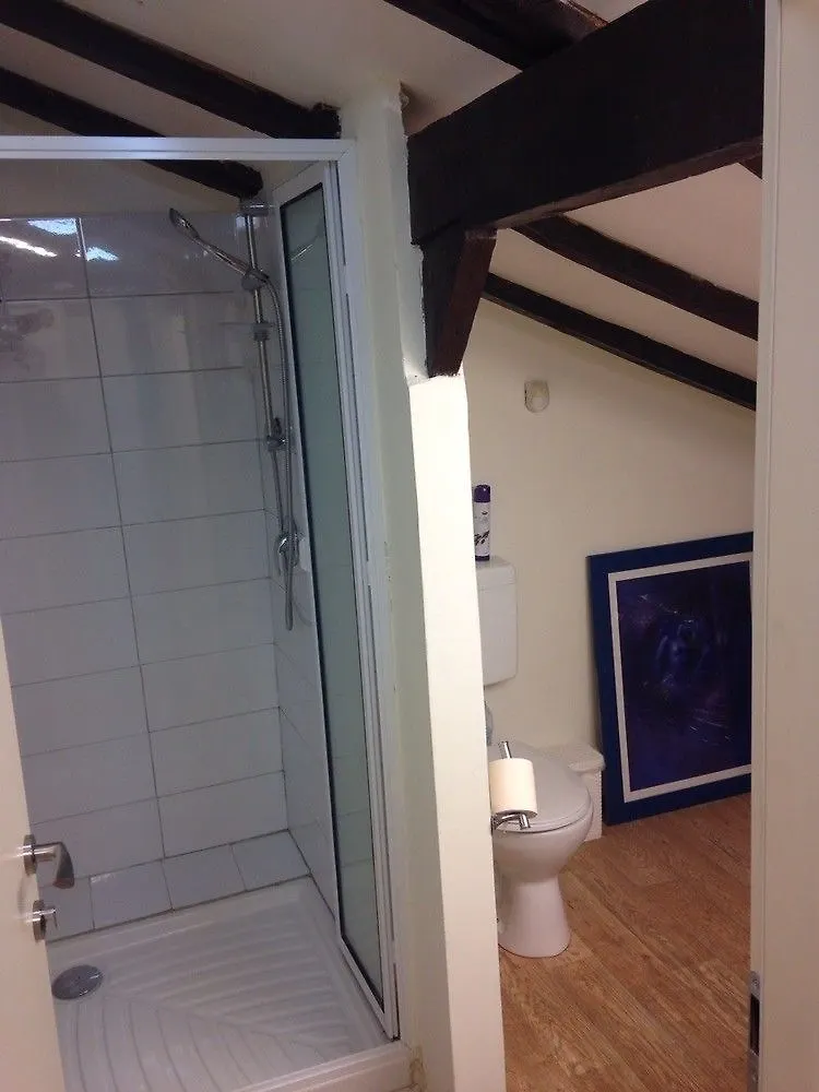 German Colony Guest House- Private And Dorm Rooms Haifa